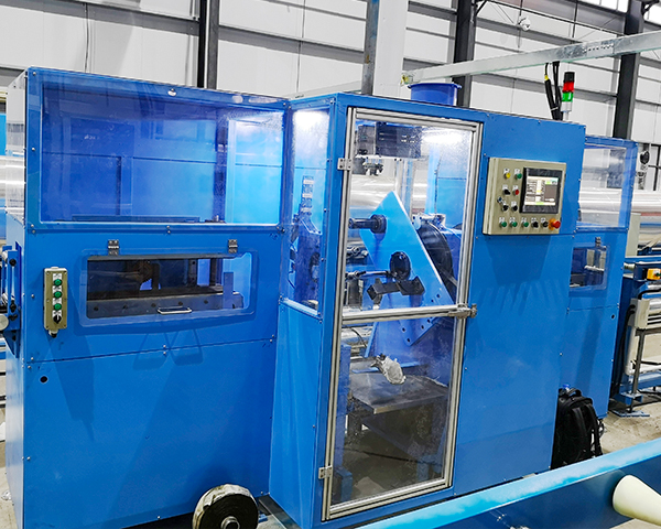 Hose-wrapping-and-unwrapping-machine